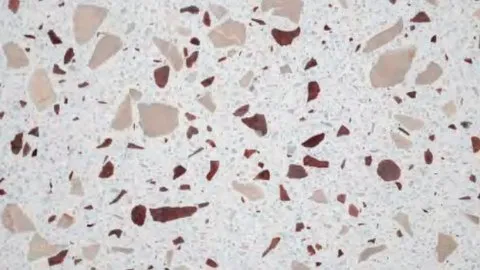 Autunno terrazzo: white ground with large oxblood red and sandy pink chips