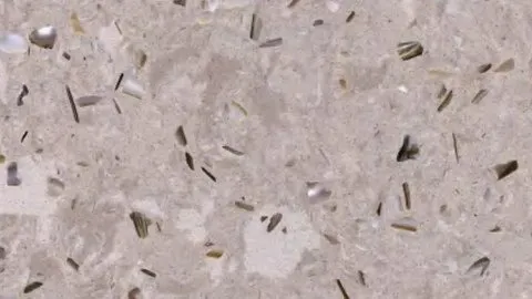 Avena Rosa terrazzo: rose-tinted beige with pale cloudy patches and scattered dark and pearly slivers